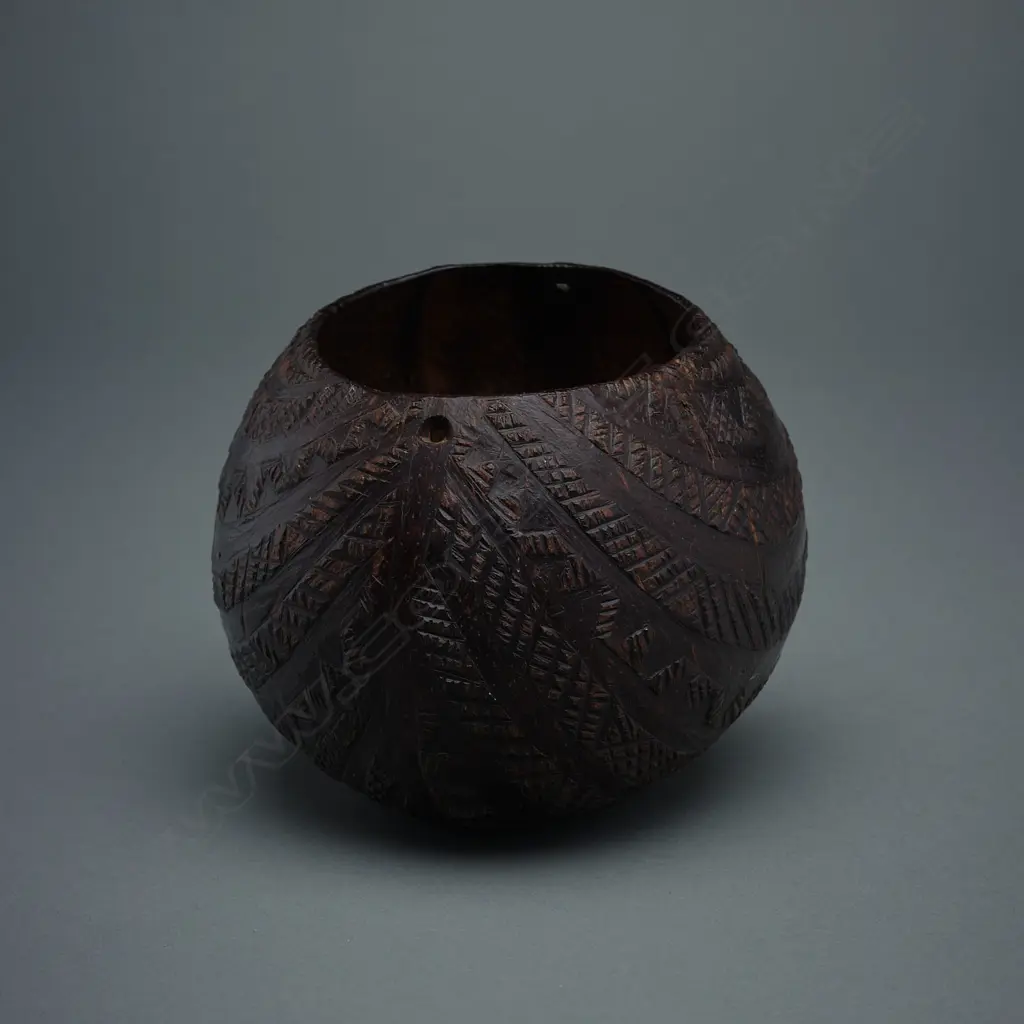 A late 19thC carved coconut shell - Cook Islands, Image 1++